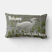 ウェルカムトゥレイクハウスホワイトエグレットバケーションホーム ランバークッション (裏面)