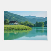 「ウェルカムトランクイリティ – レイクサイドセレニティ ドアマット (正面)