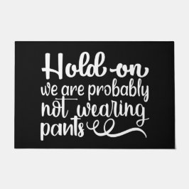 ウェルカムドアマットのホールド我々はおそらく衣服 ドアマット