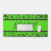 ウェルカムドッグポーズブラック&ホワイト水玉模様オングリーン デスクマット (キーボード&マウス)