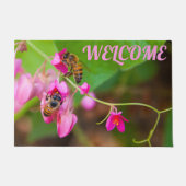 ウェルカムビーズオンピンクサンゴつる植物花写真 ドアマット (正面)