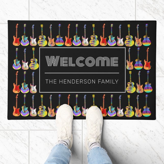 ウェルカムファミリーネームカラフルギタズブラック ドアマット (Rock and roll welcome family name custom black doormat with colorful guitar pattern)