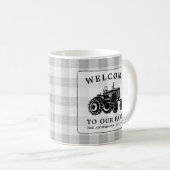 ウェルカムファミリーネームファームトラクターホワイトプレイド コーヒーマグカップ (正面右)