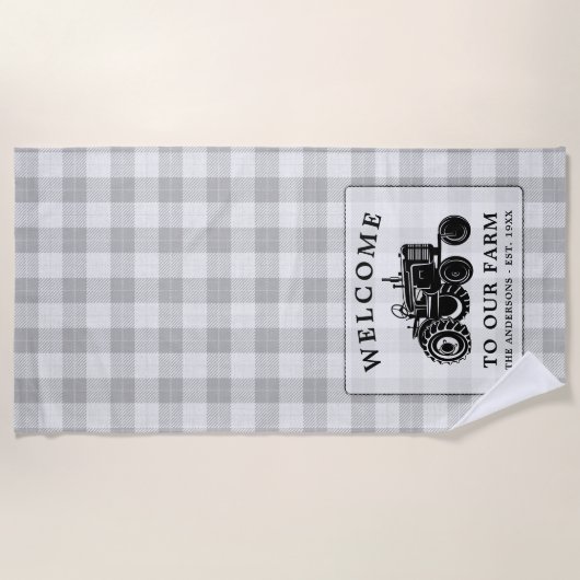 ウェルカムファミリーネームファームトラクターホワイトプレイド ビーチタオル (正面)