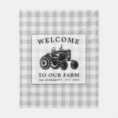 ウェルカムファミリーネームファームトラクターホワイトプレイド フリースブランケット (正面)