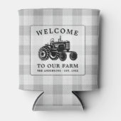 ウェルカムファミリーネームファームトラクターホワイトプレイド 缶クーラー (正面)