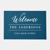 ウェルカムブルー&ホワイトパーソナライズされたファミリータイトル ドアマット (正面)