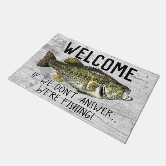 ウェルカムベース魚釣りおもしろいコテージファミリー ドアマット (アングル)