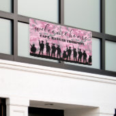 ウェルカムホームソルジャー | 軍隊ガーリーピンク 横断幕 (ビルの外側)