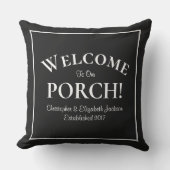ウェルカムポーチカスタムファミリーブラック&ホワイトモダン アウトドアクッション (正面)