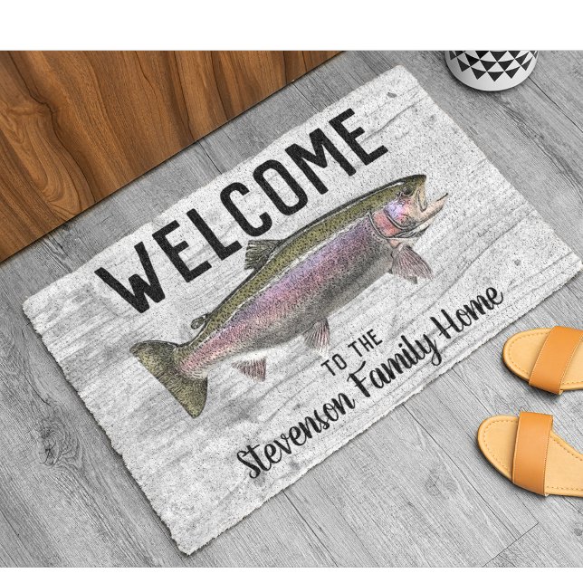 ウェルカム魚釣りトラウト家族ネームホームコテージ ドアマット (Rainbow Trout Fishing Family Welcome Doormat)