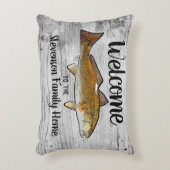 ウェルカム魚釣りレッドフィッシュファミリーネームホームコテージ アクセントクッション (正面(垂直))