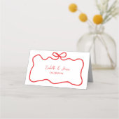 ウェーブがかった優雅な弓の手描きデザインのウェディングシャワーボウル 赤 プレイスカード (裏面)