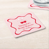 ウェーブがかった赤とピンクのチェリーボウ ブライダルシャワー スクエアペーパーコースター (アングル)