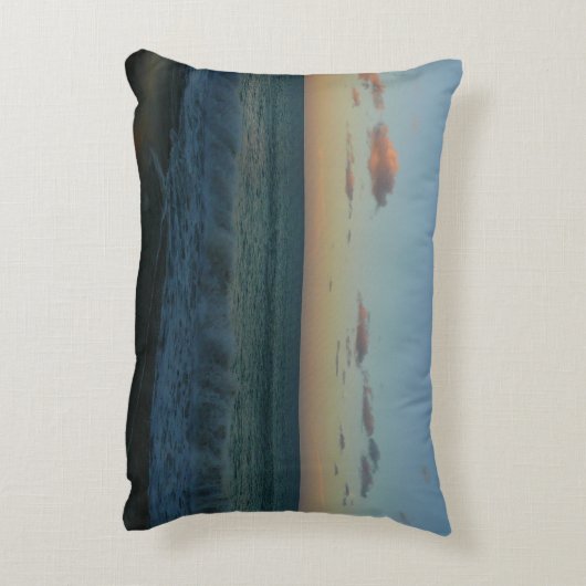 ウェーブクラッシングアットサンセットビーチ風景 アクセントクッション (裏面(縦))