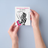 ウェーブヘアの可愛い女の子のヘアスタイリング ブランディング チラシ (手)