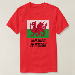 ウェールズおよびウェールズの文字の雌鶏Wlad Fy Nhadauの旗 Tシャツ