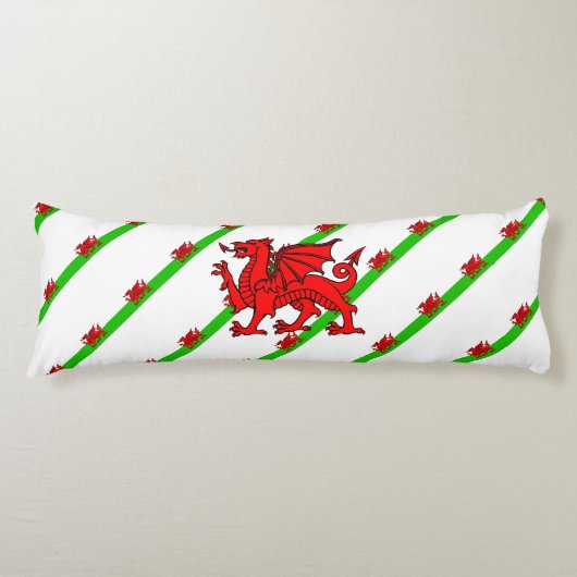ウェールズのストライプな旗 ボディピロー (正面)