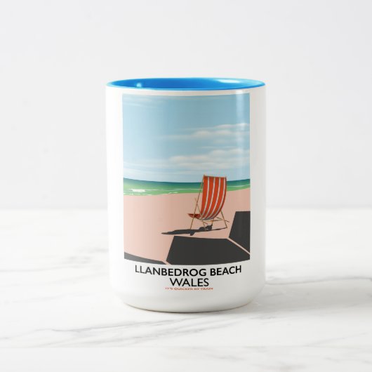 ウェールズの海辺の町 Llanbedrog ビーチの旅行ポスター ツートーンマグカップ (中央)