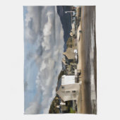 ウェールズの見解 キッチンタオル (縦)