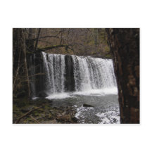 ウェールズのBrecon標識の滝の国