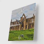 ウェールズのCistercian修道院、古代Tintern Abbey スクエア壁時計 (傾斜)