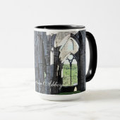 ウェールズのCistercian修道院、古代Tintern Abbey マグカップ (正面右)