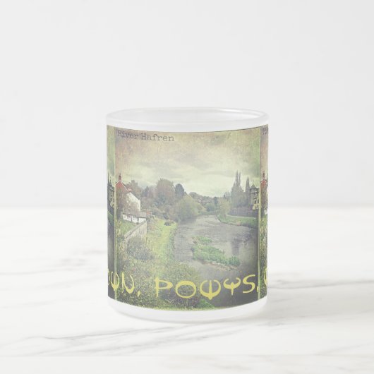 ウェールズ州Wpowys、NewtownのRiver Hafern フロストグラスマグカップ (中央)