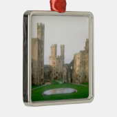 ウェールズ、ケルナルフォン城、エドワード2の一つ メタルオーナメント (右)