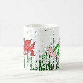 ウェールズ・ラグビー・チーム・サポーター国旗とボール コーヒーマグカップ (中央)