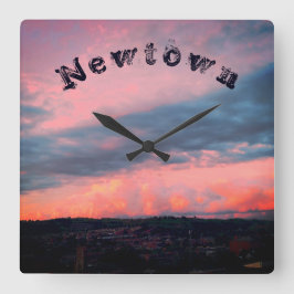 ウェー威厳のあるズ，パワー，ニュータウンに夕日 スクエア壁時計