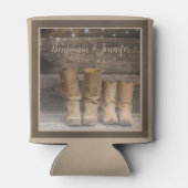 ウエスタンカウボーイブーツバ素朴ーンモノグラム 缶クーラー (裏面)