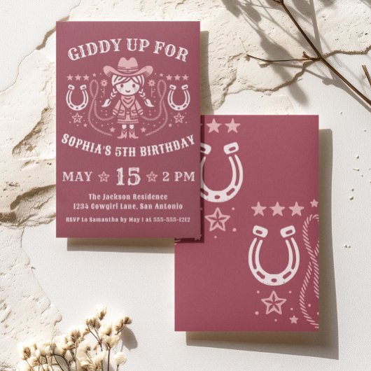 ウエスタンギディアップピンク女性のカーボーイ誕生日 招待状
