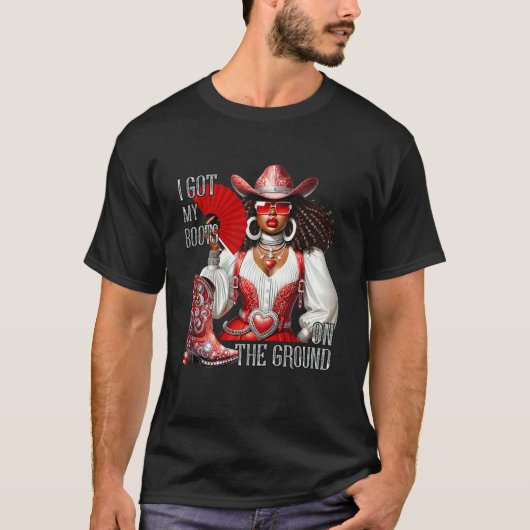ウエスタンブラックカウガールハットブーツ履いてる Tシャツ (正面)