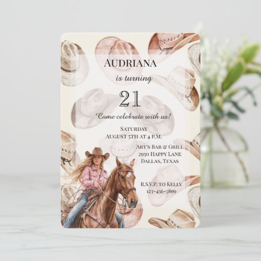 ウエスタンブロンド女性のカーボーイハッツ誕生日 招待状 (スタンド正面)
