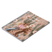 ウエスタンブロンド女性のカーボーイピンクサボテンフローラ ノートブック (左側)