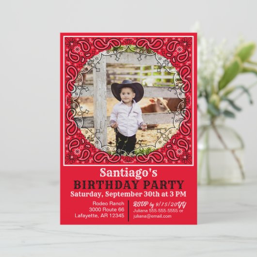 ウエスタンレッドバンダナフォト誕生日招待状 招待状 (スタンド正面)