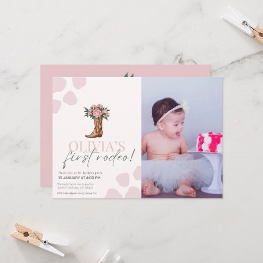ウエスタン女性のカーボーイの最初の誕生日 招待状 (正面/裏面インサイチュ)
