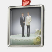 ウエディングケーキの上の2つの新郎の置物 メタルオーナメント (左)