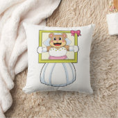 ウエディングドレスと写真立てをした花嫁のクマ クッション (ブランケット)