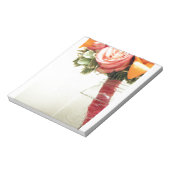 ウエディングフラワーピンクのオレンジ色のバラカスタマイズ ノートパッド (回転)