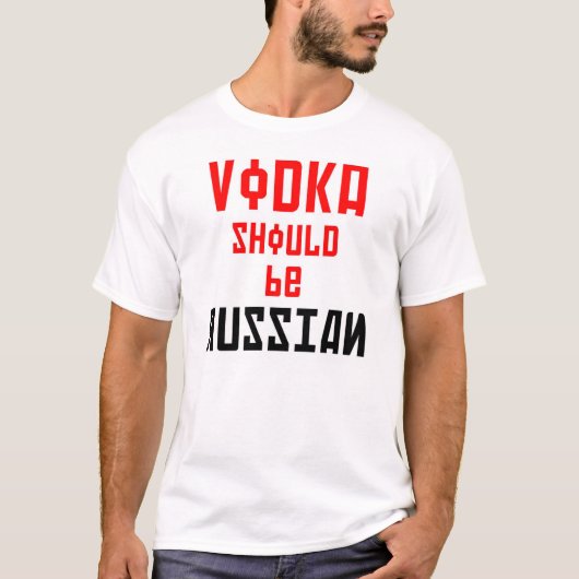 ウォッカはロシアのなべきです(英語およびロシアので) Tシャツ (正面)