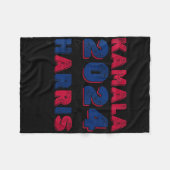 ウォメンズカマラ2024ハリス投票 フリースブランケット (正面(横))