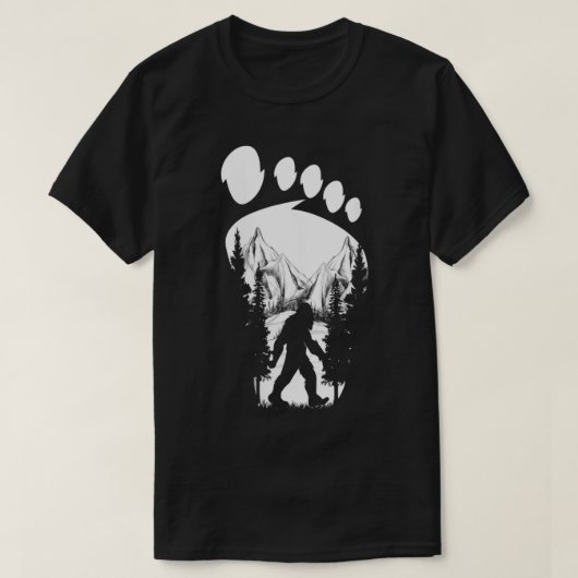 ウォメンズサスカッチまたはBigfoot In The Forest Footprin Tシャツ (デザイン正面)