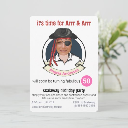 ウォメンズパイレーツおもしろい誕生日追加顔素晴らし 招待状 (スタンド正面)