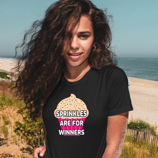 ウォメンズ誕生日SPRINKLES CUPCAKE Tおもしろいシャツ Tシャツ