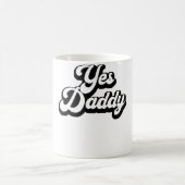 ウォメンズYesダディーシーダーティガール コーヒーマグカップ (中央)