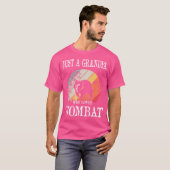 ウォンバットが大好きなおじいちゃん Tシャツ (正面フル)