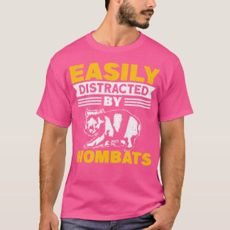 ウォンバットに簡単に気を取られる Tシャツ