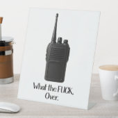 ウォーキー・トーキーのアイコンおもしろいの上のFu*k 台座サイン (インサイチュ)